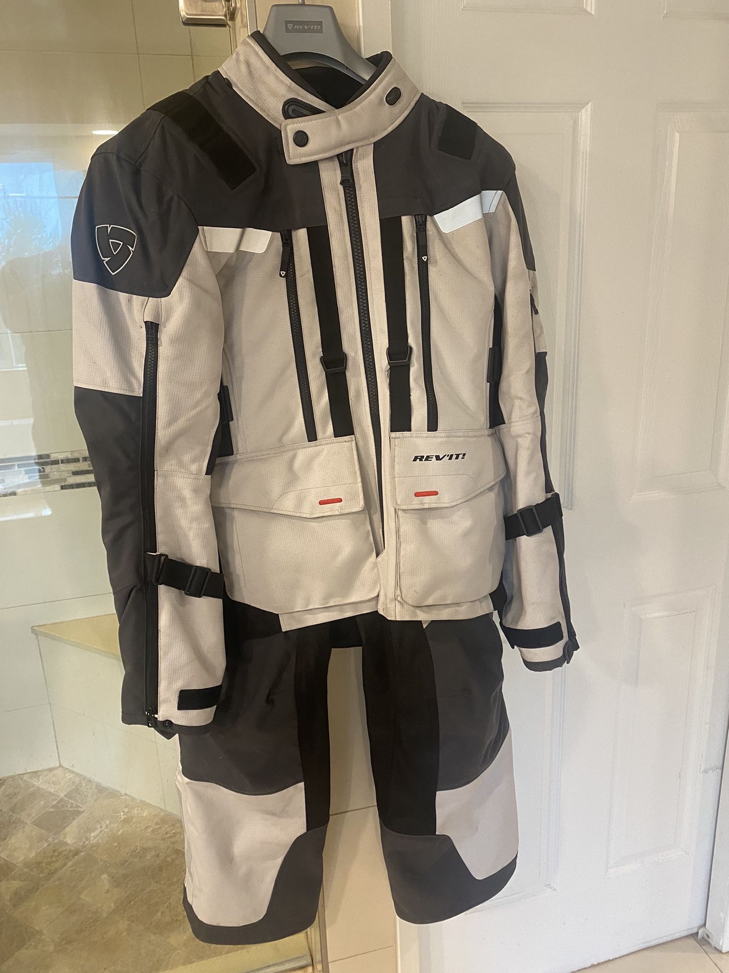 Rev’It Sand 3 Full Adventure Suit & Gloves Pants 32 Short Jacket Medium  - One Ride