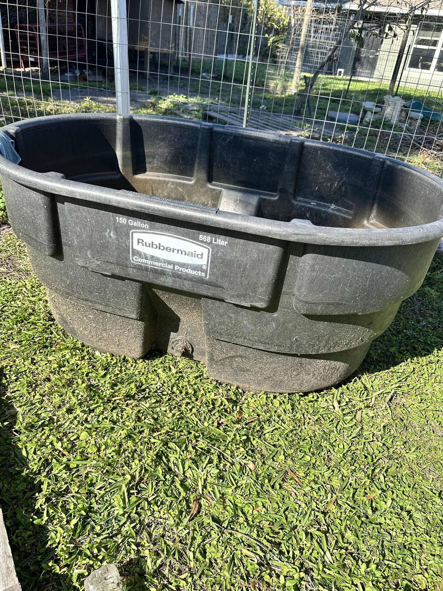 Heavy Duty Commercial  150 Gallon Rubbermaid
