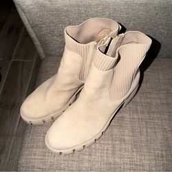Women’s zip up boots
