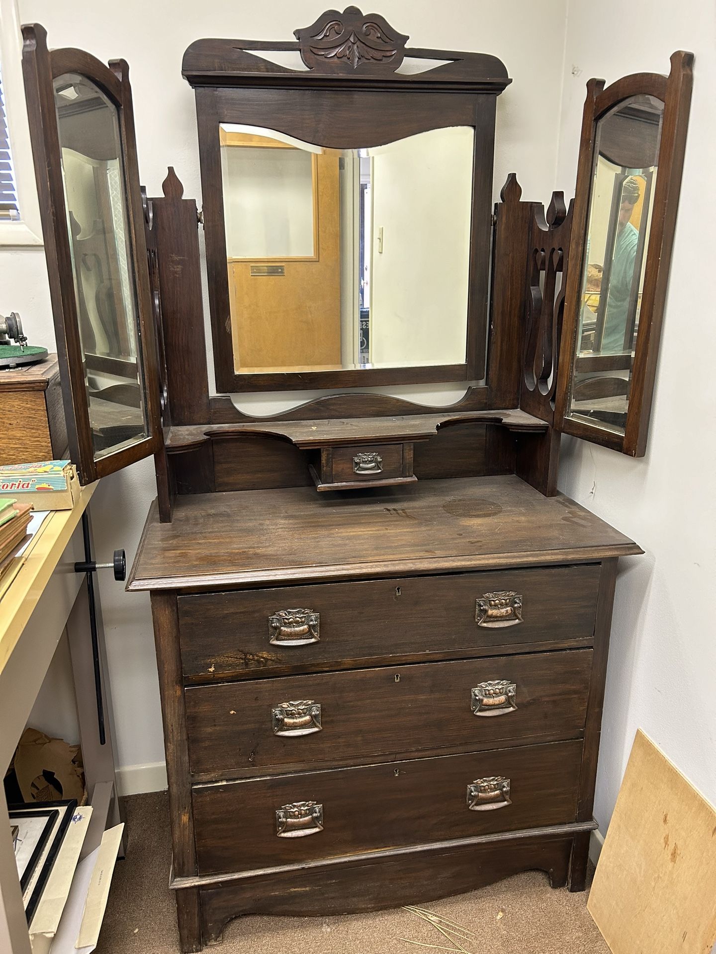 Antique Mahogany Finish 3 Mirror Dressing Table w/ Key