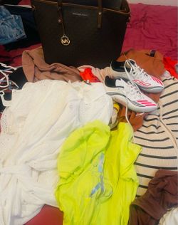 Ropa de mujer tengo muchaaaa ropa para los k pinen yarda o mandan a Mexico