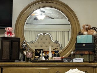 Dresser with Round Mirror