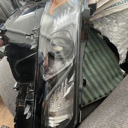 TOYOTA CAMRY RIGHT HEADLIGHT 