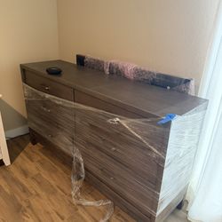 Bedroom Dresser - Like New