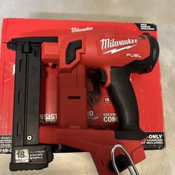 Milwaukee 18ga Stapler 