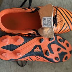 Soccer’s Cleats Size 4,5 Adidas 