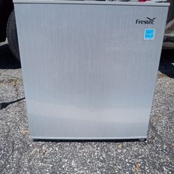 Frestec Mini Fridge/Freezer 