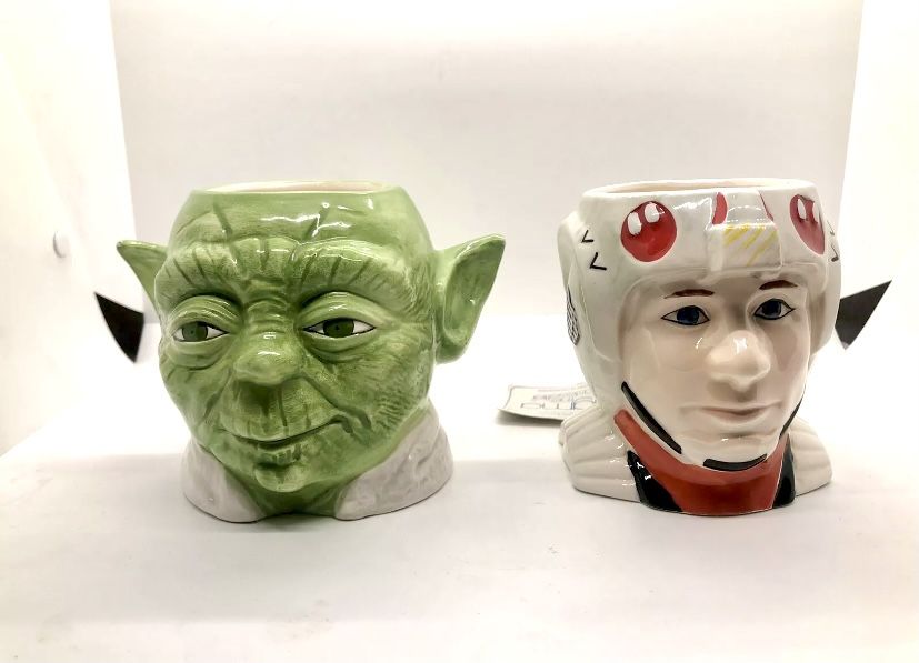 Galerie Star Wars Darth Vader/Yoda R2-D2/Stormtrooper Mugs (2) for Sale in  Fort Worth, TX - OfferUp