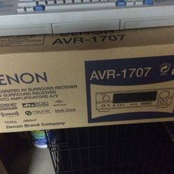 SELLING: ALMOST NEW DENON AVR-1707 SURROUND SOUND AUDIO RECEIVER 7.1 CHANNELS