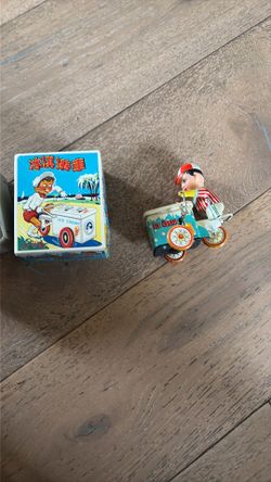 Vintage MS405 Ice Cream Vendor Tin Wind-Up Tricycle Toy Made in China w/ Original Bo