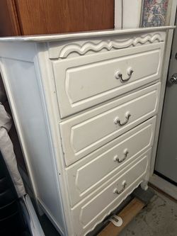 4-Drawer Chest Dresser
