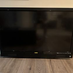 VIZIO 42 Inch 1080p LCD TV