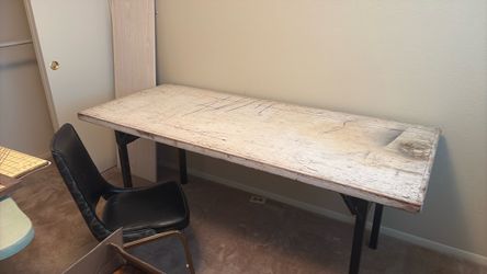 6’ table and chair