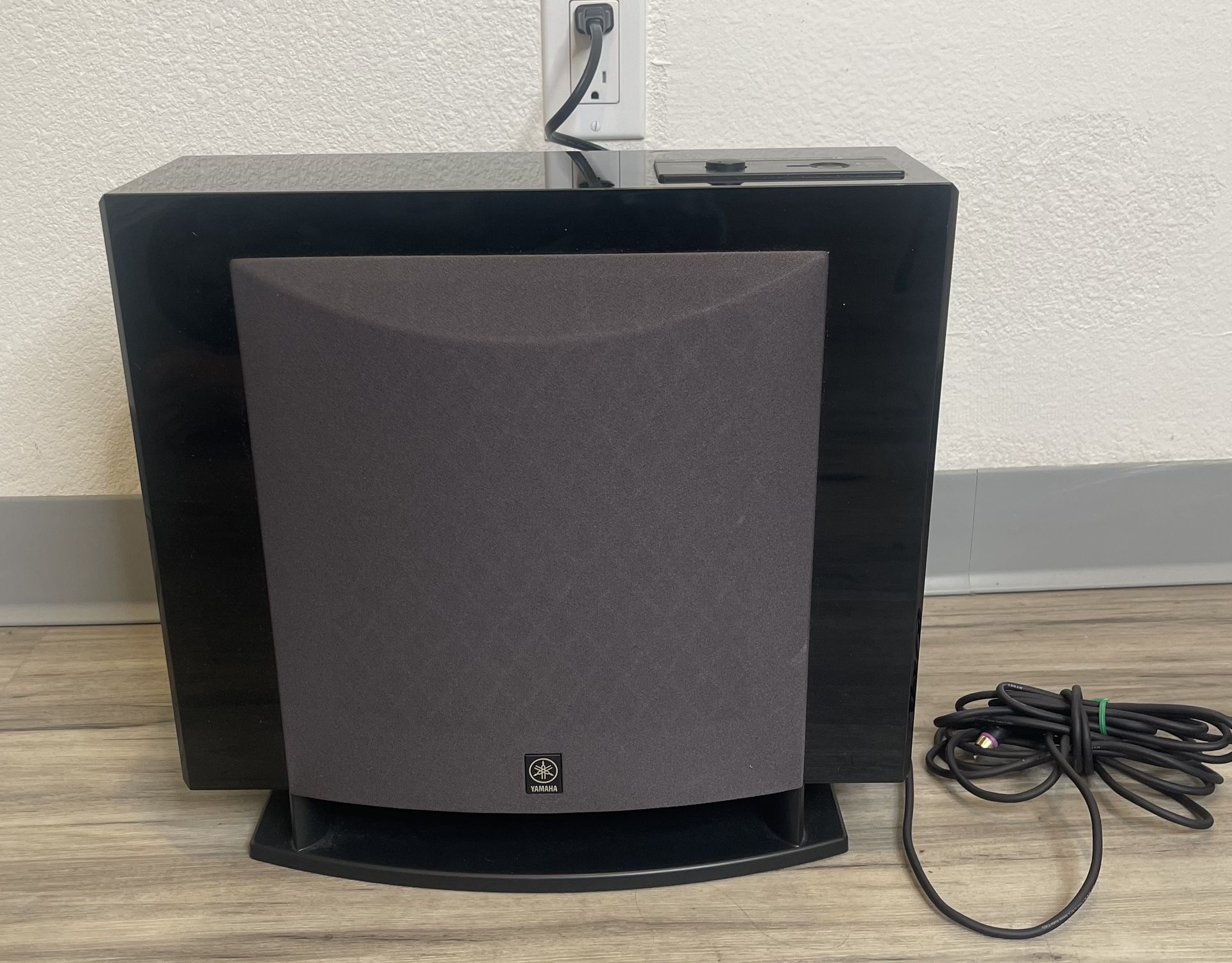 Yamaha YST-FSW100 Subwoofer System Works Great