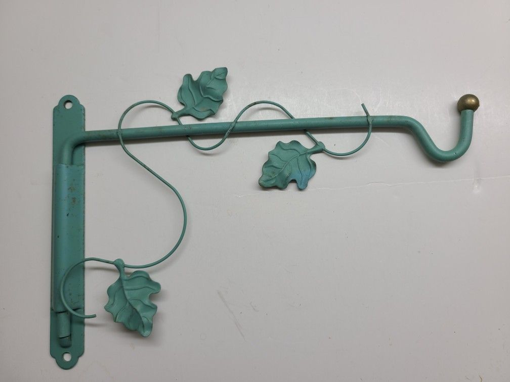 DECORATIVE PLANT HANGER