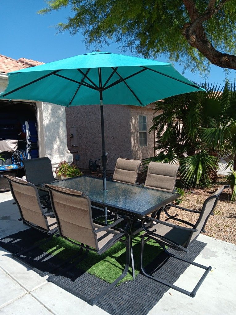 Patio Set Table And 6 Chairs With Umbrela