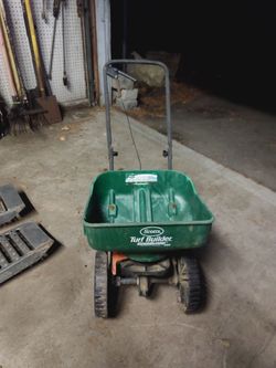 Scotts Turf Builder EdgeGuard Mini Spreader