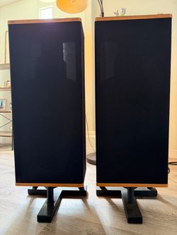 Vandersteen Model 2Ci Audiophile Speakers – Matched Pair + Stands