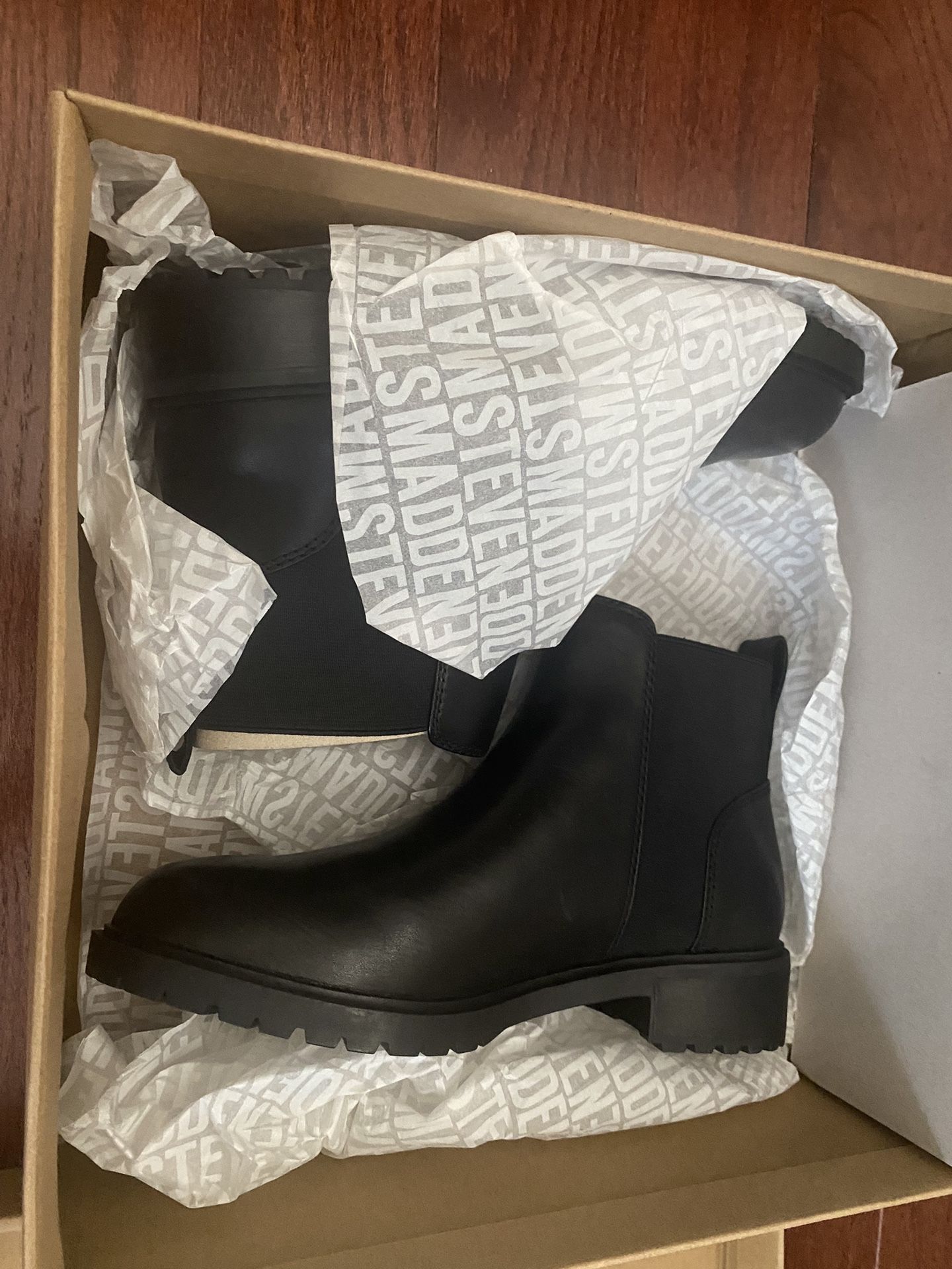 STEVE MADDEN Urmi Black Leather Ankle Boot - Size 6.5 - NEW IN BOX!