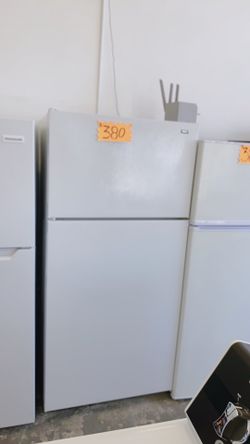 28” Wide Hotpoint White Top-Freezer Refrigerator