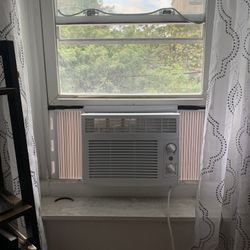 AC Window Unit Perfect Condition 