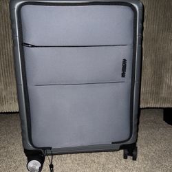 American Tourister Apex DLX Spinner, Carry-On 20-Inch, Graphite