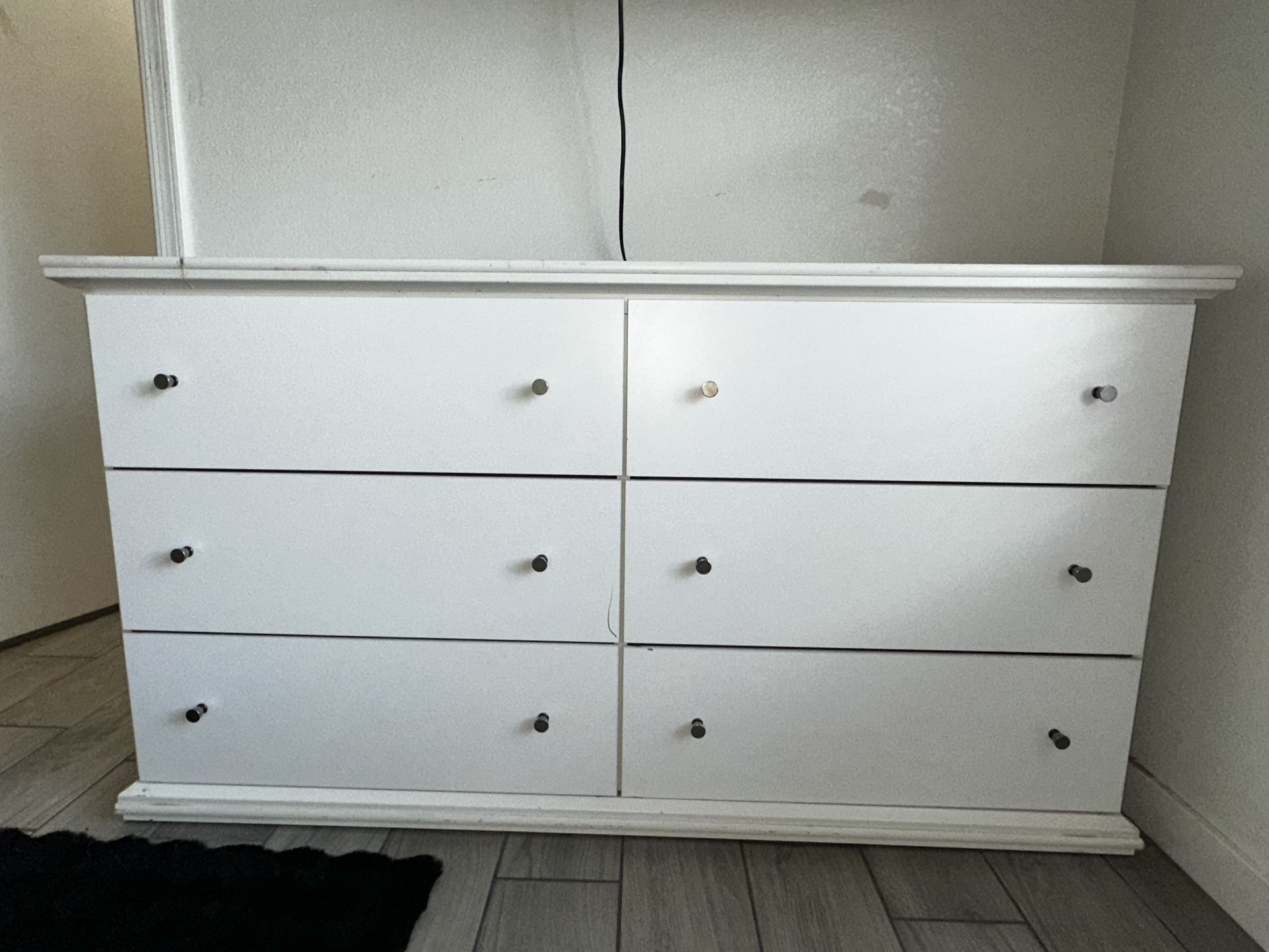 Dresser & 2 Nightstands - NEED GONE TODAY!!
