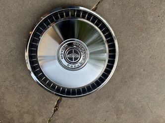 15 inch Ford hub cap in good condition $25