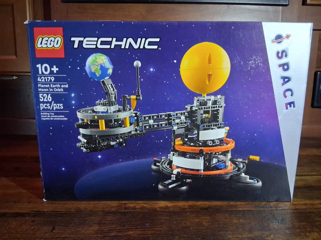 Lego 42179 Planet Earth And Moon In Orbit