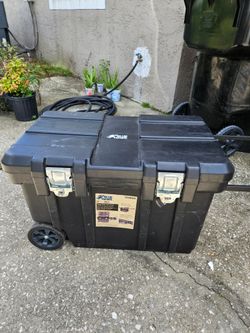 BLUE HAWK LARGE QUALITY STORAGE LOCKER, WHEELS, LOCKS, HANDLES, RETRACTABLE HANDLE, LIKE NEW