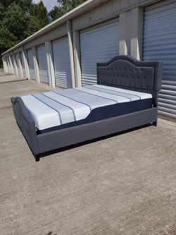 King 👑 size bed frame with mattress