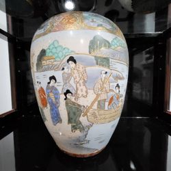 Japanese Satsuna Vase 1900