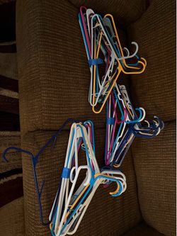 45 plastic hangers