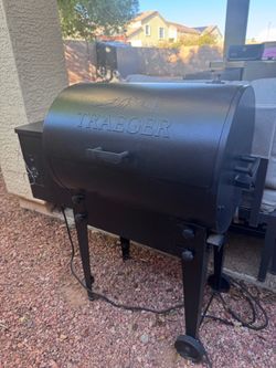 Traeger Tailgater Portable Wood Pellet Grill & Smoker 300 Sq In