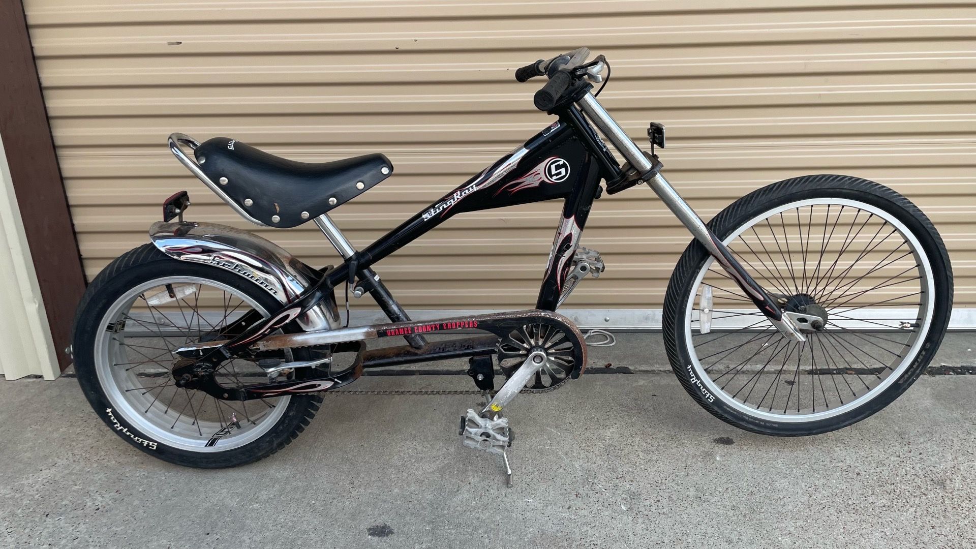 SCHWINN Stingray Chopper bike