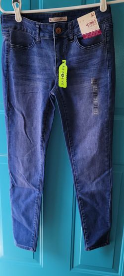 WOMEN'S 
Low Rise ULTIMATE JEGGING
Fitted Through Hip & Thigh Skinniest Leg Opening 