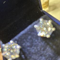 ✨ 10mm Stud Earrings – VVS1 Clarity | 