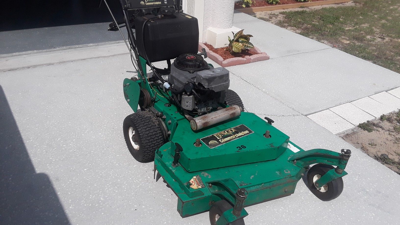 🚜Lesco 36" Walk Behind Mower