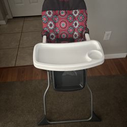 Baby high chair like new condition . None smoking home ready for new home
