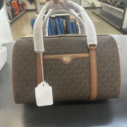 Michael kors purse (‼️ASK FOR KASSY‼️)