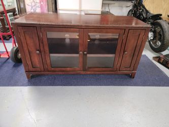 Beautiful Wooden TV Stand/Media Console - Excellent Storage