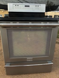 STOVE FRIGIDAIRE AUDICTION STEEL STAINLESS ELECTRIC EVERTING WORKING VERY CLEANING DELIVERY AND INSTALLATION AVAILABLE