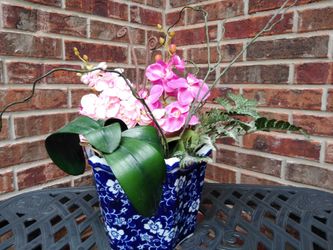 Silk artificial flowers arrangemen