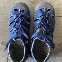 KEEN Size 7 (Big Kid) Unisex-Child Newport H2 Closed Toe Water Sandals