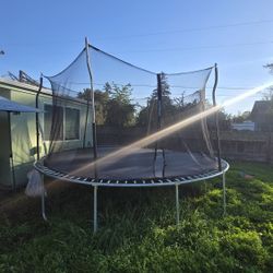Full Size Trampoline W Net