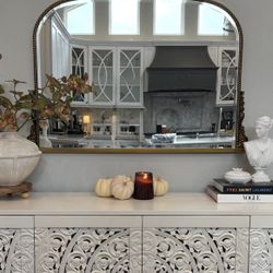 Vintage mirror. Brand New.  Size::  outside to outside == 31.5” x 43”