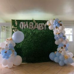 Green Wall With Ballons Garland