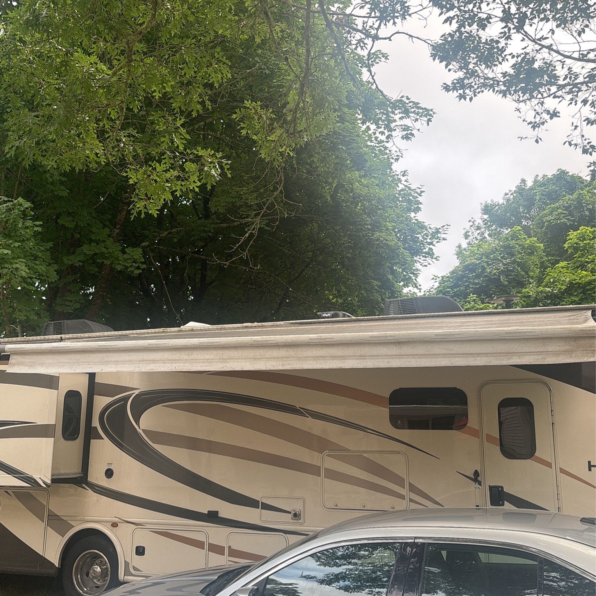 Thor Hurricane, 9k Miles, 37 Footer