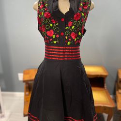 Elegante Vestido Para Dama Con Bordado A Mano , Estilo Mexicano// Elegant dress For Lady With Hand Embroidery, Mexican Style for Sale in AZ - OfferUp
