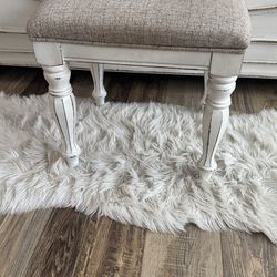 Shabby stool